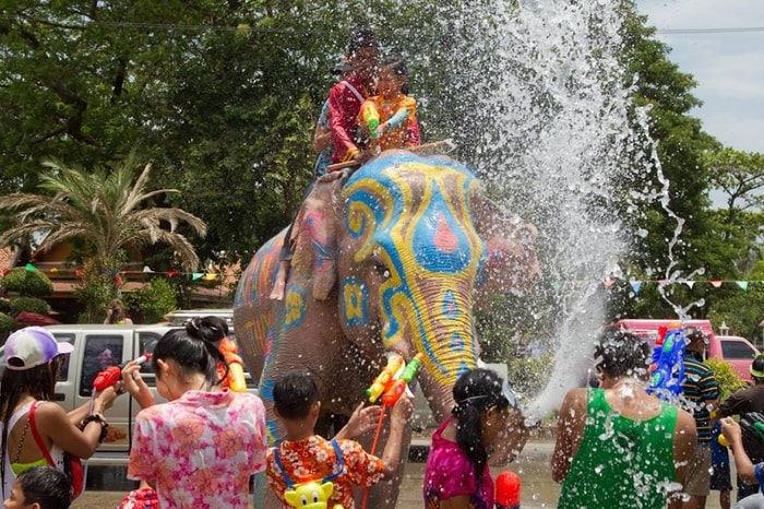 Songkran_Water_Festival_Thailand_2016_04-min