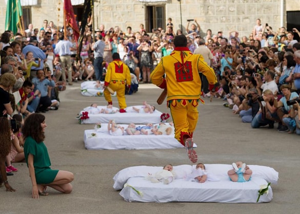 the-baby-jumping-festival-spain-min